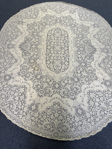 Quaker Lace Pattern 1100-04 oval w/o tag & w/ loops, $214