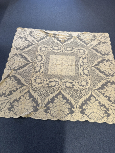 Quaker Lace Pattern 4070-01 w/ tag & loops, $100