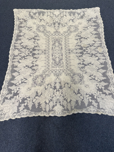 Quaker Lace Pattern 4220-01 w/ tag & loops, $114