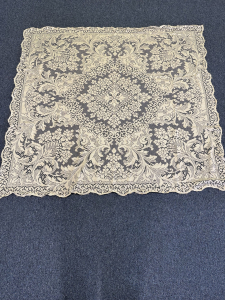Quaker Lace Pattern 4370-03 w/ tag & loops, $100
