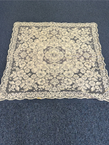 Quaker Lace Pattern 4422-01 w/ tag & loops, $100
