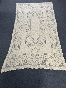 Quaker Lace Pattern 4422-02 w/ tag & loops, $100