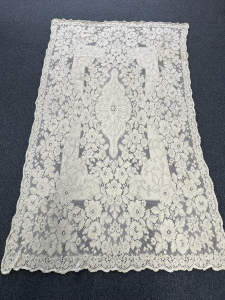 Quaker Lace Pattern 4422-03 w/ tag & loops, $100